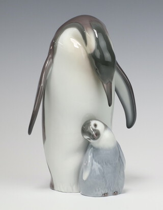 A Lladro figure of a penguin and chick 8414 19cm 