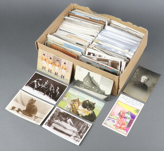 A quantity of black and white and coloured postcards, approx. 900 