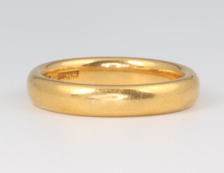 A 22ct yellow gold wedding band, approx. 8.7 grams, size P 