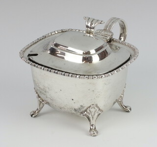 An Edwardian Georgian style silver mustard with blue glass liner, Sheffield 1905, 199 grams 