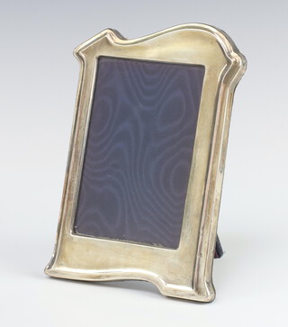 An Art Nouveau style silver photograph frame Sheffield 1989, 20cm 