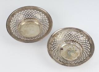 A pair of Edwardian pierced circular silver dishes Birmingham 1907, 144 grams, 13cm 