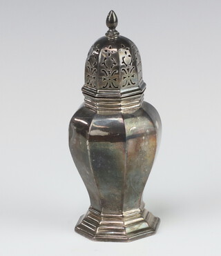 A silver octagonal sugar shaker Birmingham 1933, 113 grams, 15cm 