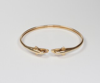 A yellow metal 585 dolphin bangle 9.4g