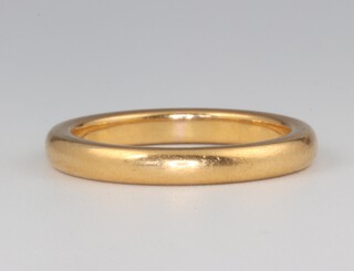 A 22ct yellow gold wedding band size Q 1/2, 7.5 grams 