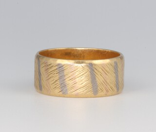 An 18ct 2 colour yellow gold wedding band size P, 7.2 grams 