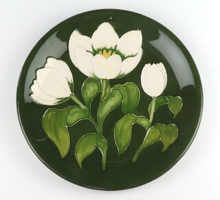 A Moorcroft plate decorated White Tulips? on a green ground, signed, dated 21.VIII.86, impressed marks 26.5cm 