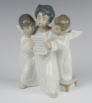 A Lladro group of 3 singing angels 4542 19cm, boxed 