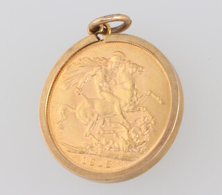 A George V 1913 sovereign, contained in a 9ct yellow gold mount 1.3 grams 