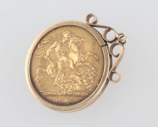 A sovereign 1912 in a 9ct yellow gold 1.6 gram mount 