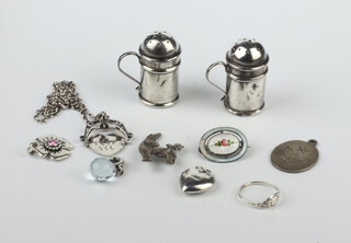 A pair of Victorian miniature silver casters Chester 1898, a silver and enamelled brooch and minor items, 37 grams 