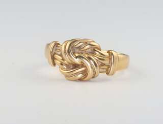 A yellow metal knot ring size L 1/2, 4.6 grams 