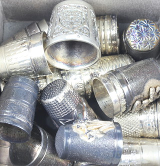 A 925 standard silver thimble 2002 and 20 others, 130 grams 