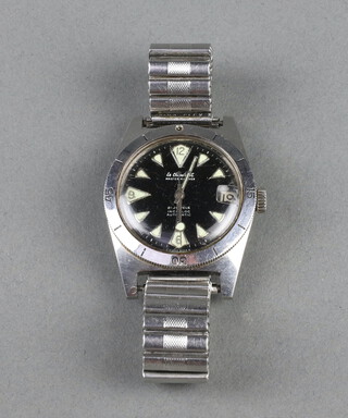 A gentleman's steel cased Le Cheminant Master Mariner diver's watch with black face and calendar dial, contained in a 35mm steel case showing 5 minute markers, numbered 109869, on an expanding later steel bracelet, 