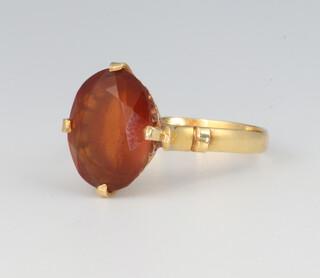 A yellow metal 18k citrine ring size L. 2.6 grams 