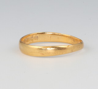 A 22ct yellow gold wedding 1.8 grams, size M 1/2 