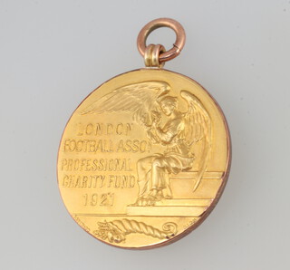 Of Football interest, a 9ct yellow gold football medallion, London Football Association  Professional Charity Fund  921, 18 grams, boxed.