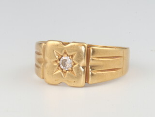 A gentleman's 18ct yellow gold diamond set signet ring approx. 0.02ct, size M 1/2, 4.9 grams 