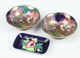 A pair of Maling lustre dishes decorated with flowers 3773 10cm, a rounded rectangular dish 1535 10cm 