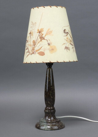 A turned serpentine table lamp 23cm x 11cm 