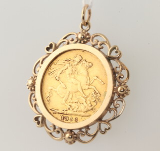 A sovereign 1916, contained in a 9ct yellow gold mount 4.4 grams 