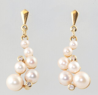 A pair of 9ct yellow gold cultured pearl and diamond ear studs 3.9 grams, 30mm 