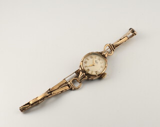 A lady's Avia gilt wristwatch on a 9ct yellow gold expanding bracelet 