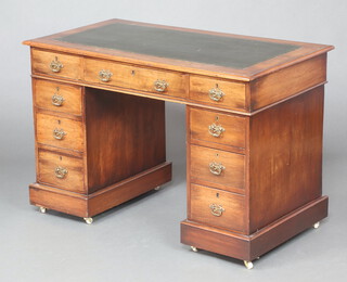 A Victorian mahogany kneehole desk with green inset writing surface, fitted 1 long and 8 short drawers 71cm h x 104cm w x 57cm d 