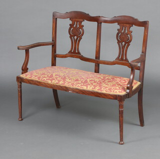 An Edwardian Chippendale style double chair back settee, raised on turned supports 93cm h x 120cm w x 49cm d (seat 90cm x 30cm) 