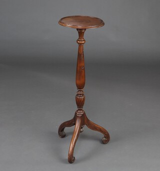 An Edwardian turned mahogany torchere raised on pillar and tripod base 91cm h x 29cm diam. 