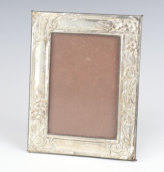 A repousse silver Art Nouveau style photograph frame 18cm 