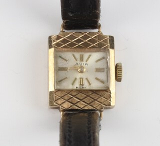 A lady's Avia 9ct gold cased wristwatch, 14mm, on a leather strap 