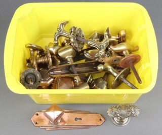 A collection of brass and gilt metal door knobs 