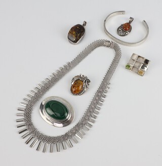 A 925 malachite brooch and minor silver jewellery 