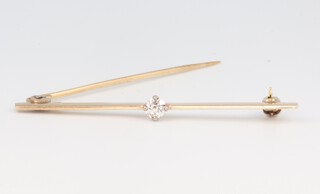 A yellow metal single stone diamond bar brooch approx. 0.25ct, 50mm, 2.8 grams