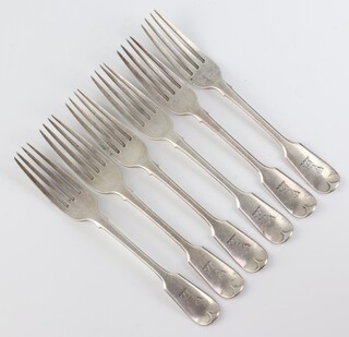 A set of 6 Edwardian silver Old English pattern dessert forks with armorial London 1906, maker Francis Higgins III, 219 grams 