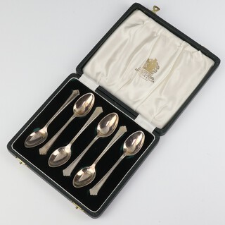 A set of 6 silver teaspoons Birmingham 1961, 109 grams 