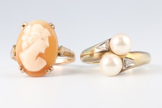 Two 9ct yellow gold rings, 1 set a cameo, the other 2 cultured pearls 7.2 grams, size L and M 
