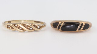 Two 9ct yellow gold rings, 4.5 grams, sizes J and P 