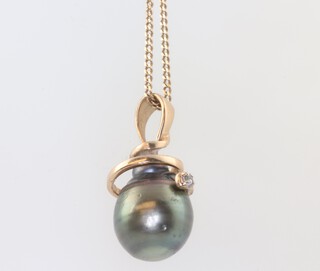 A yellow gold marked 9ct necklace, 2 grams 42cm, together with a cultured pearl pendant 