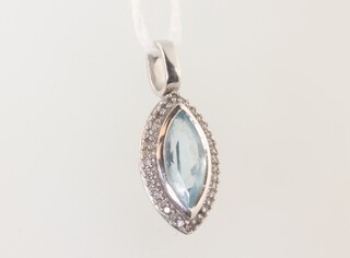 A 9ct white gold topaz set pendant 2.2 grams, 25mm 