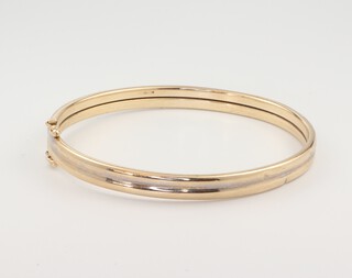 A 9ct yellow gold bangle with interior spring, 6.6 grams gross 