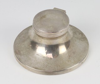 A George V silver circular capstan inkwell Birmingham 1913, 8cm