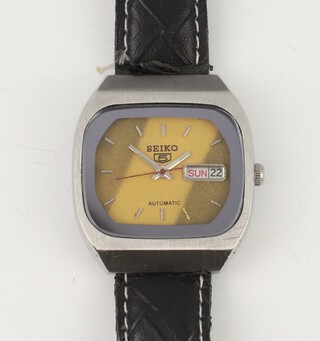 A Seiko No.5 steel cased automatic day/date wristwatch with leather strap, the base numbered 276561, the movement numbered M6309A in working order 