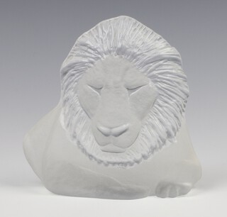 A Mats Jonasson glass paperweight in the form of a lion, numbered RK3141 15cm 