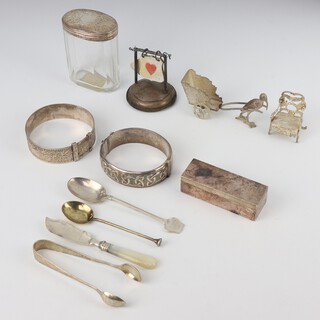 A silver rectangular pill box London 1912, a mounted jar and minor items, weighable silver 170 grams 