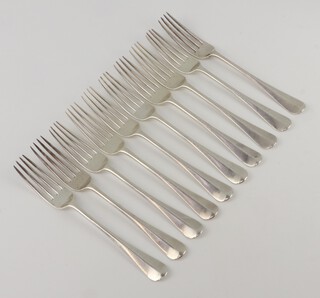 A set of 10 matched silver Old English dessert forks, London 1920 and 1921, 524 grams 