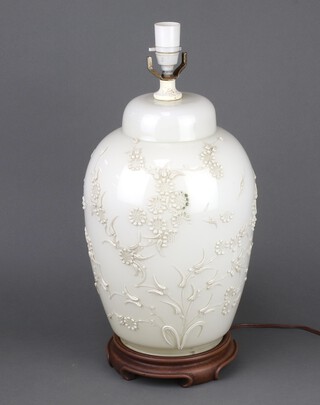 A 20th Century Chinese cream glass baluster table lamp decorated with flowers on a wooden base 40cm 