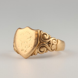 A gentleman's 18ct yellow gold shield shaped signet ring with engraved monogram (having a cut shank) 7.7 grams 