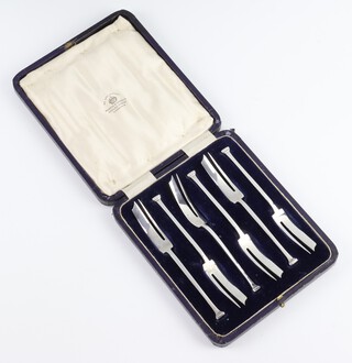 A set of 6 silver cake forks Sheffield 1926, 78 grams, cased